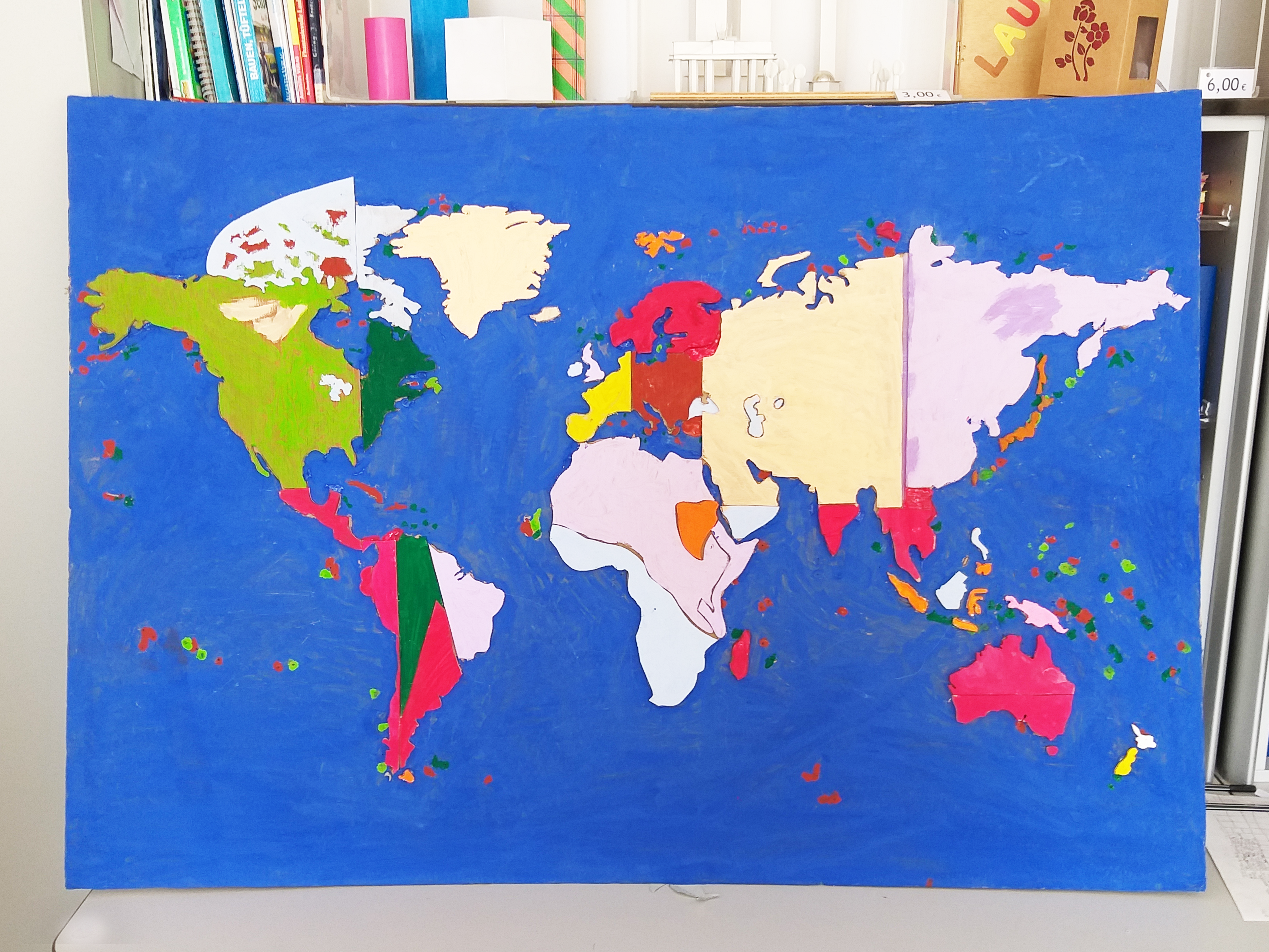 Farbig gestaltete Weltkarte